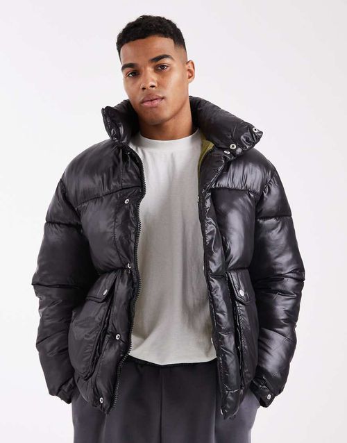 Puffer with high shine in black