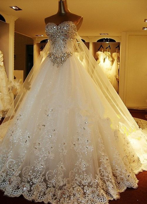 Luxury Sweetheart Neckline Lace Beaded Wedding Dress Long Cathedral Train Bridal Gown