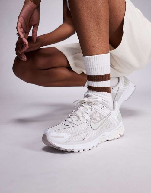 Zoom Vomero 5 trainers in white and beige