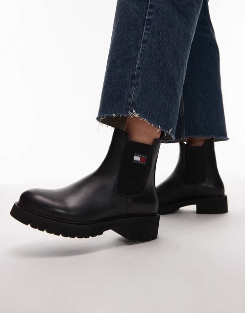 Leather chelsea boots in black