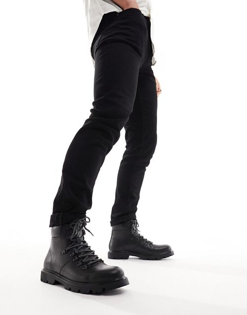 Hiker boots in black