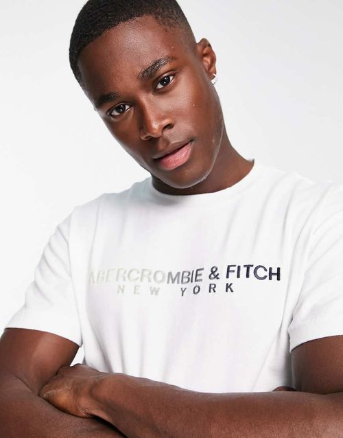 Cross chest logo t-shirt in white