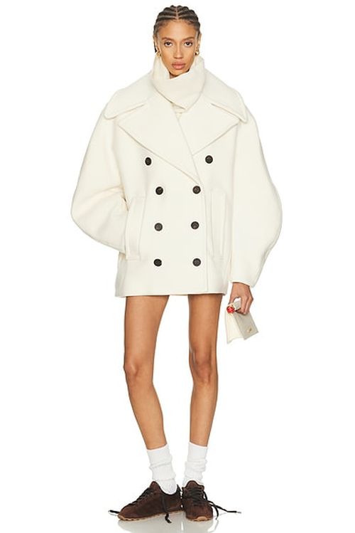 JACQUEMUS Le Caban Ovalo in Off White - White. 40 also