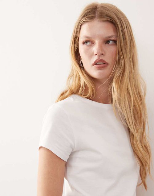 Fitted t-shirt in white