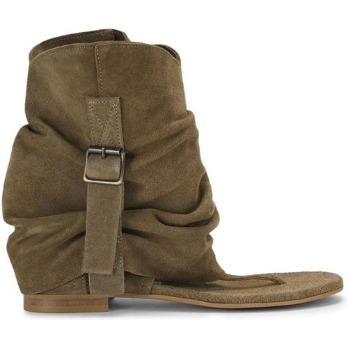 STEVE MADDEN Women's 'Dorado Taupe Suede' Suede Sanda