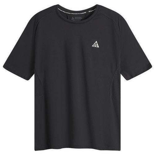 Men's ACG Solar Chase Short Sleeve T-Shirt in Black/Black/Summit White