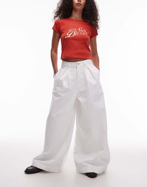 Extreme wide leg jean in white
