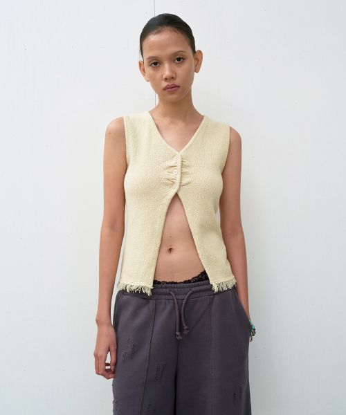 BUTTON KNIT VEST IVORY
