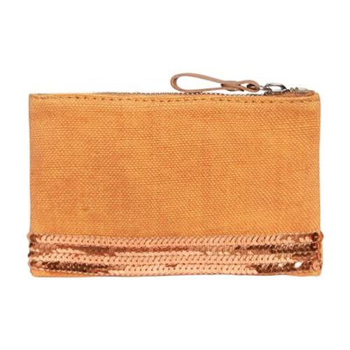 Zipped clutch