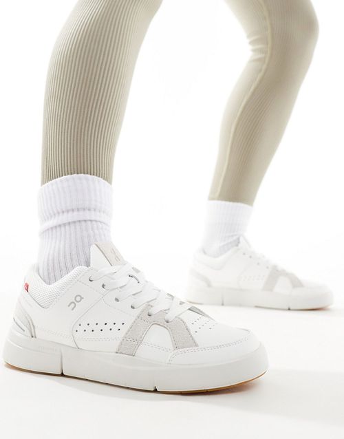 ON The Roger Clubhouse trainers in white and sand
