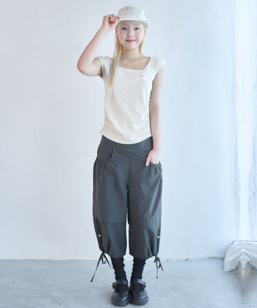 Pocket Shirring Capri Pants