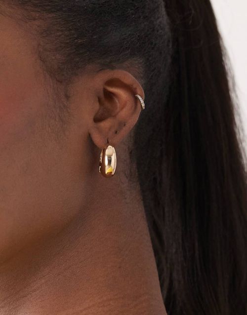 Chunky teardrop hoop earrings in gold