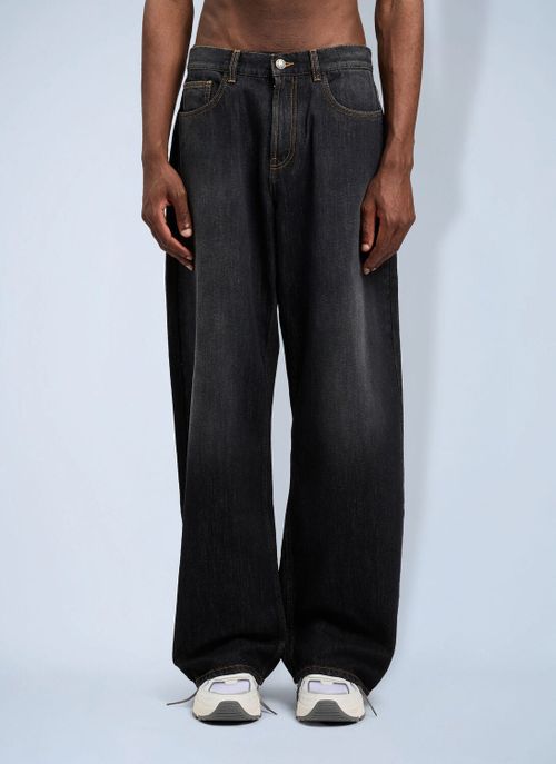 Curved Logo Loose Jeans