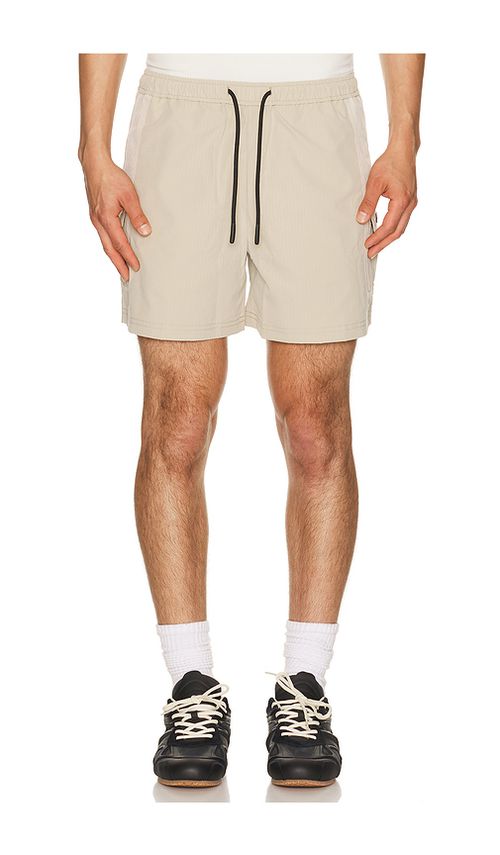 Devereux Golf The Ripstop Cargo Short in Beige. XL/1X. Also in