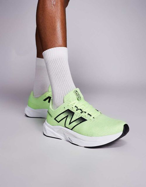Propel running trainers in volt green