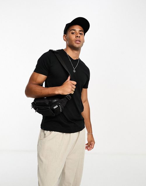 V-neck T-shirt in black