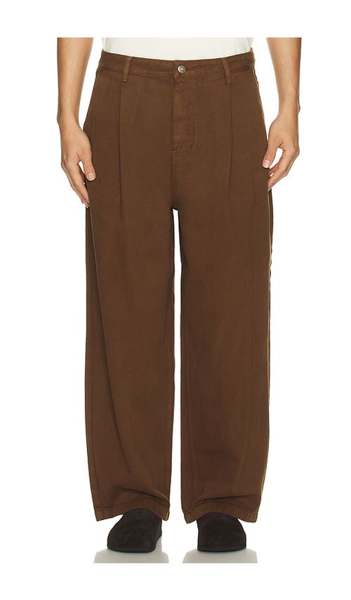 Le17Septembre One Tuck Wide Denim Pant in Brown. 52. Also