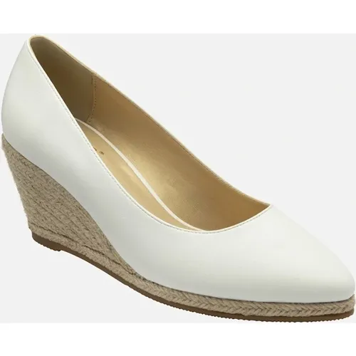 Lotus Women's Giselle Womens Wedge Espadrilles - Tan