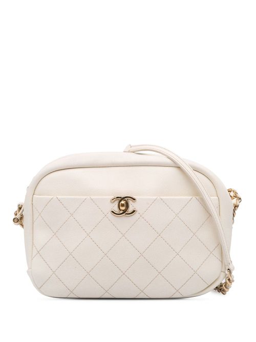 CHANEL Pre-Owned 2018-2019 Medium Quilted Goatskin Casual Trip Camera Bag crossbody bag - White