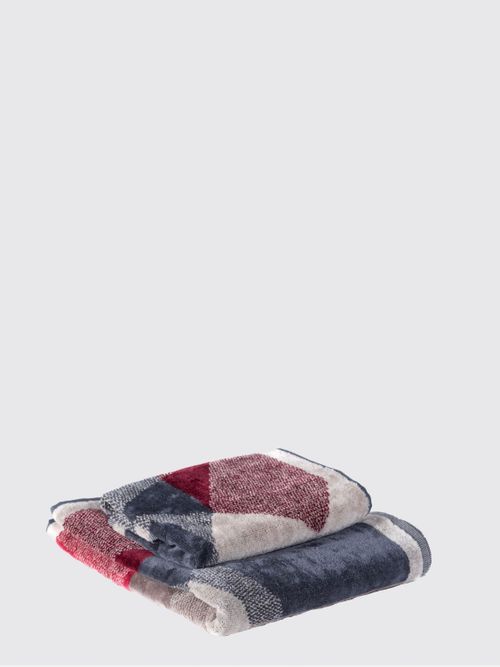 Bath And Beach Towels Lifestyle color Burgundy