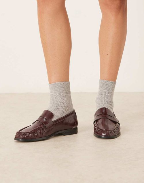Minnie ruched detail loafer in burgundy-Red
