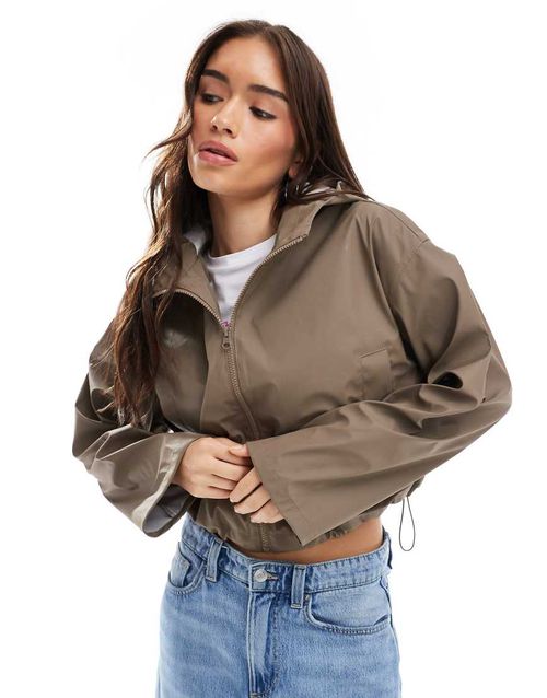 Cropped rubberised rain jacket with hood in mushroom-Brown