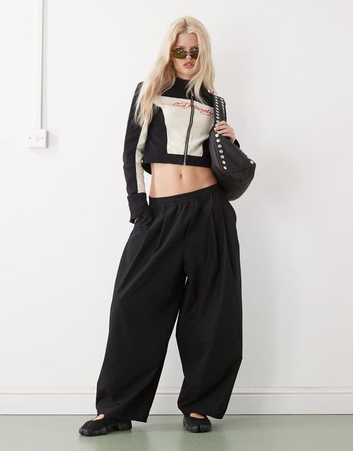Balloon leg trouser in black