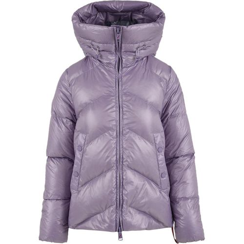 Après les manteaux d'étiquette violet