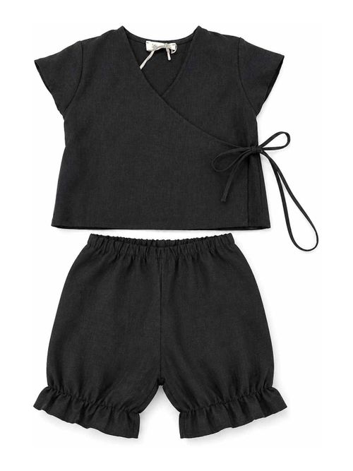 Complete shirt and shorts