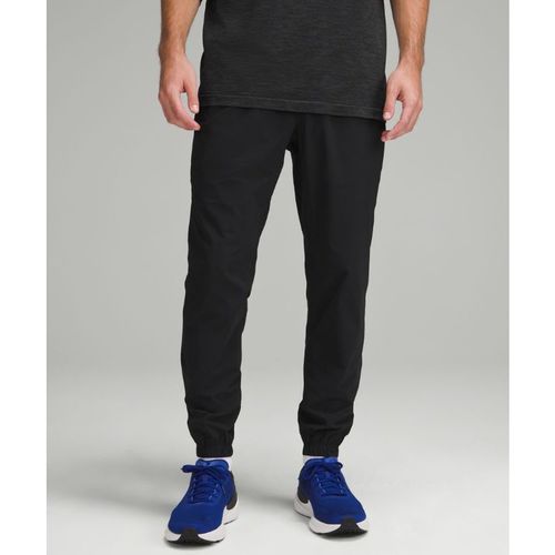 Lululemon – Men's Pace Breaker Joggers Shorter – Color Black