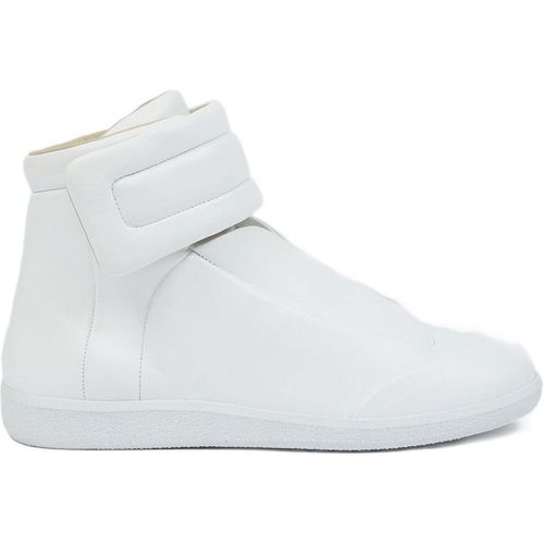 Future sneaker