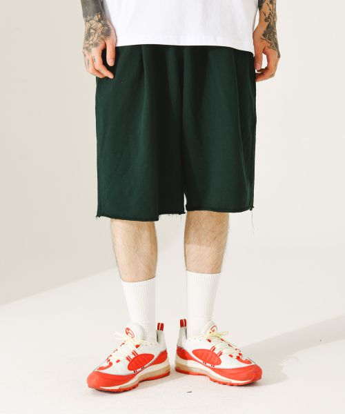 Cut-off wide half sweat pants deep green