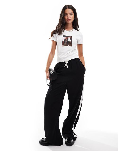 Knit cropped graphic tee in white