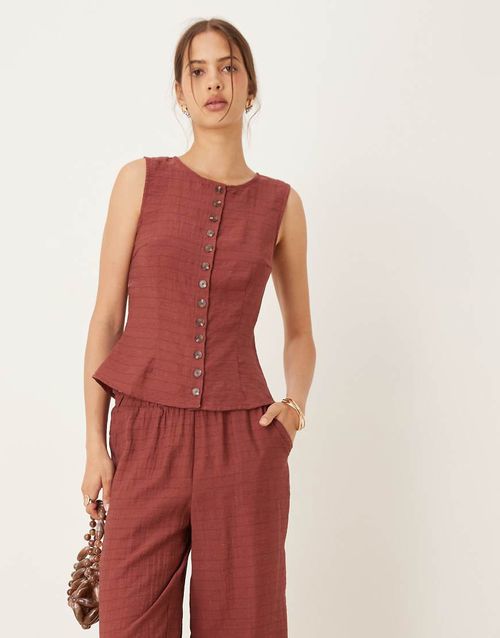 Round neck vest co-ord in burnt henna check-Red