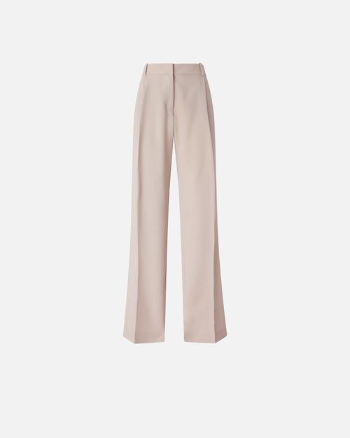 Flowing trousers with pressed crease