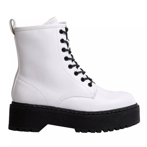 Steve Madden Women's Bettyy Combat Bootie in White, Mediu