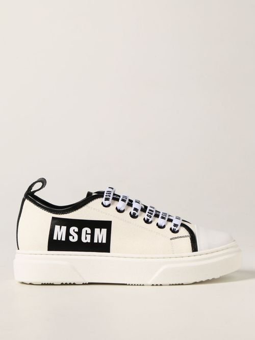 Sneakers in canvas