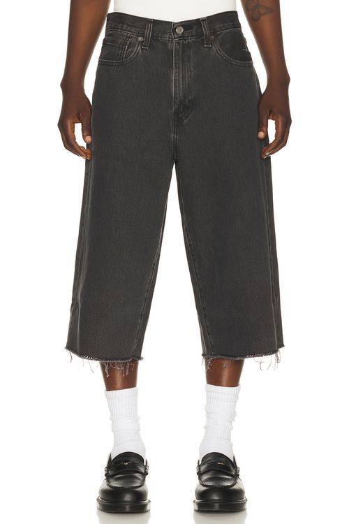 LEVI'S 478 Baggy Capri Shorts in Just Business - Black. 36 also