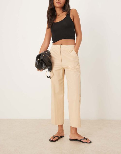 Wide fit trousers with pleat in cream-Neutral
