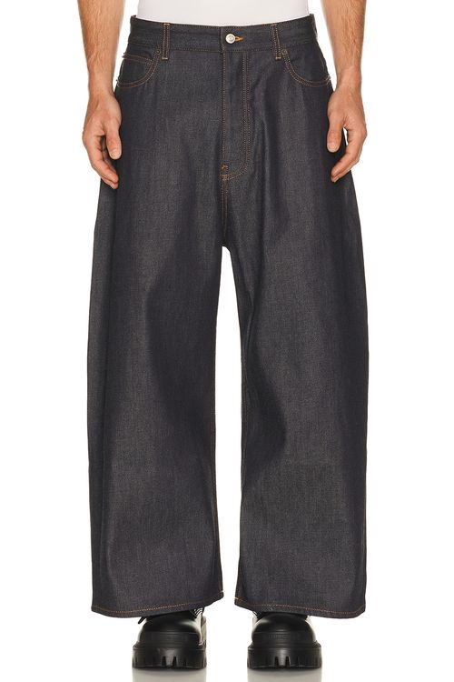 Balenciaga Round Fit Jeans in Undone Indigo - Blue. 32 also in