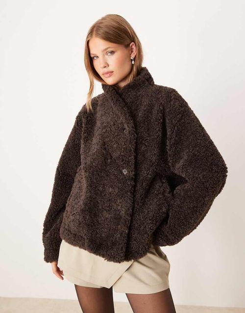 Short borg pile jacket in dark mole brown