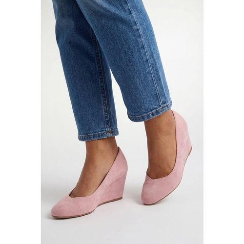 Wallis Wide Fit Daisy Almond Toe Mid Wedge Court Shoes In Blush