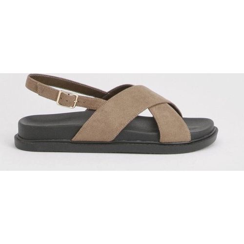 Boohoo Women's Cross Strap Buckle Platform Sandals in Brown