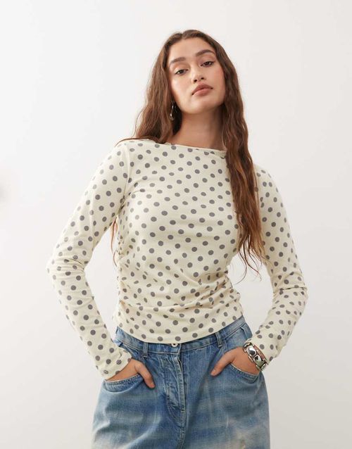 Long sleeve top with ruched side in polka dot-White
