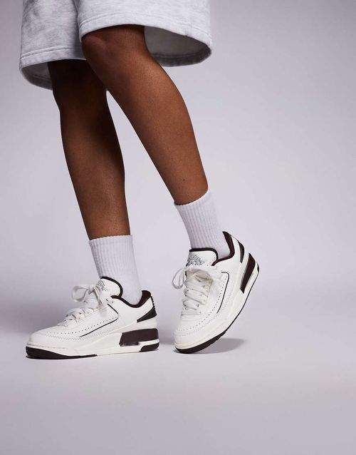 Nike Air Jordan 2/3 sneakers in white and brown