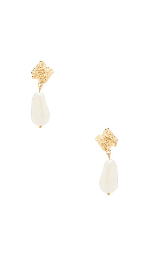 8 Other Reasons Pearl Point Earrings in Metallic Gold,White