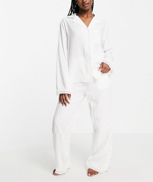 Ruffle trim cotton pyjama set in white