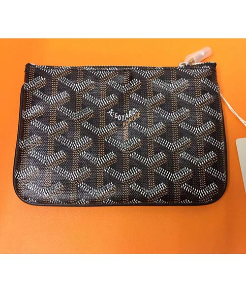 Black logo detail clutch
