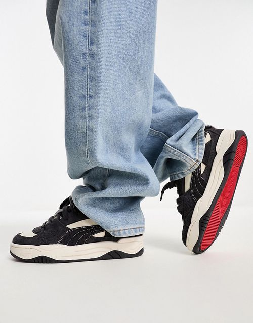 180 trainers in white & black