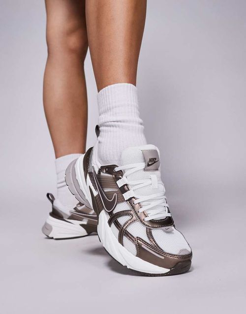V2K Run sneakers in white and dark gray